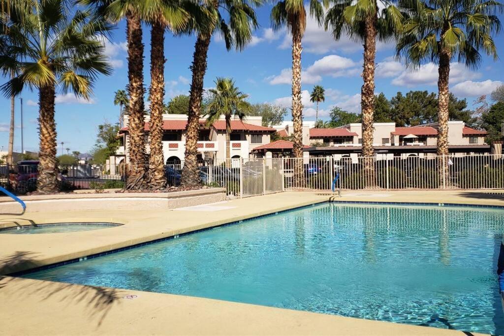 Condo With Heated Pool, Hot Tub, Near Walking Paths 格伦代尔 外观 照片